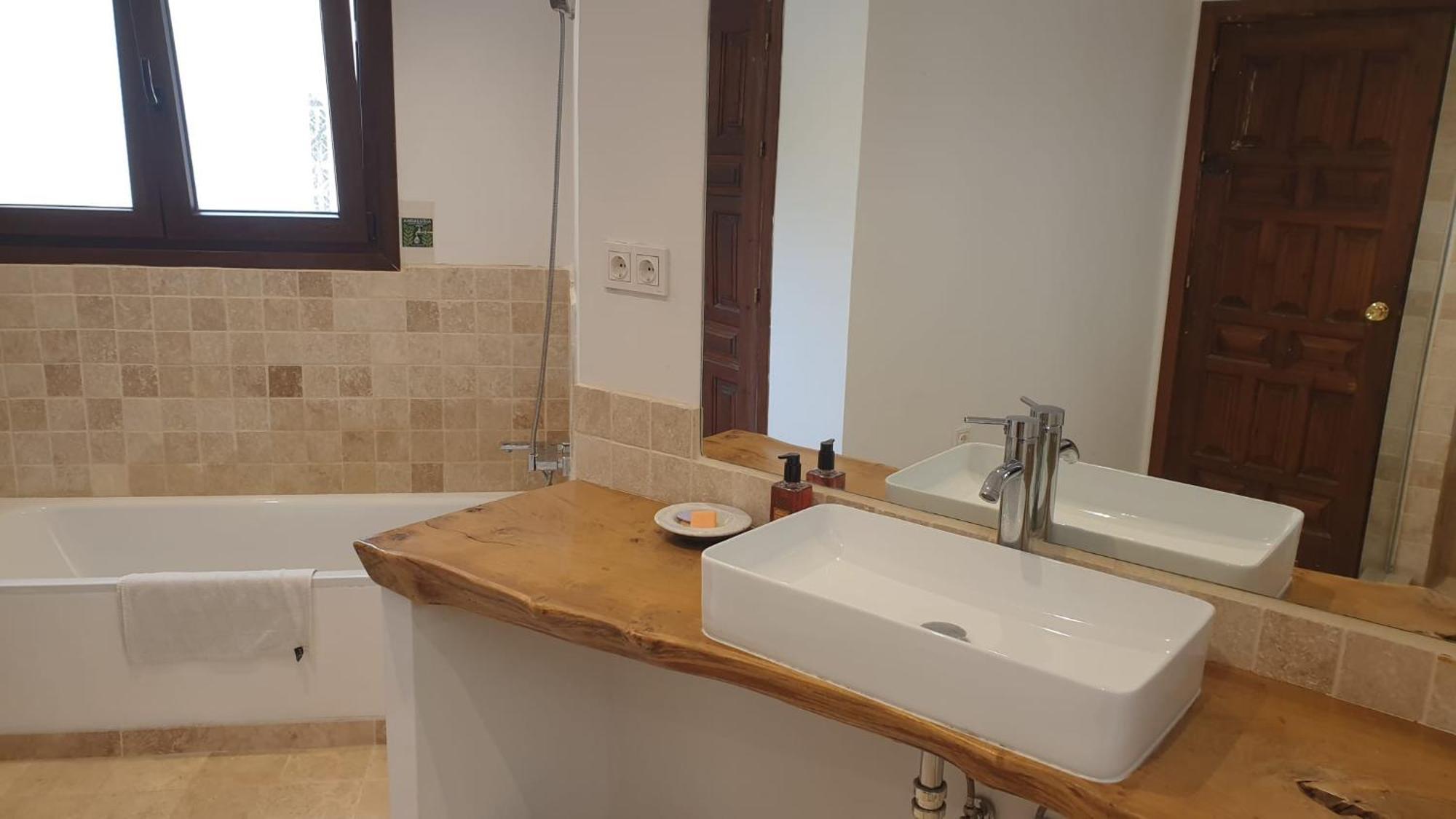 Habitacion Doble Con Bano Grande Privado En Piso Compartido Daire Málaga Dış mekan fotoğraf